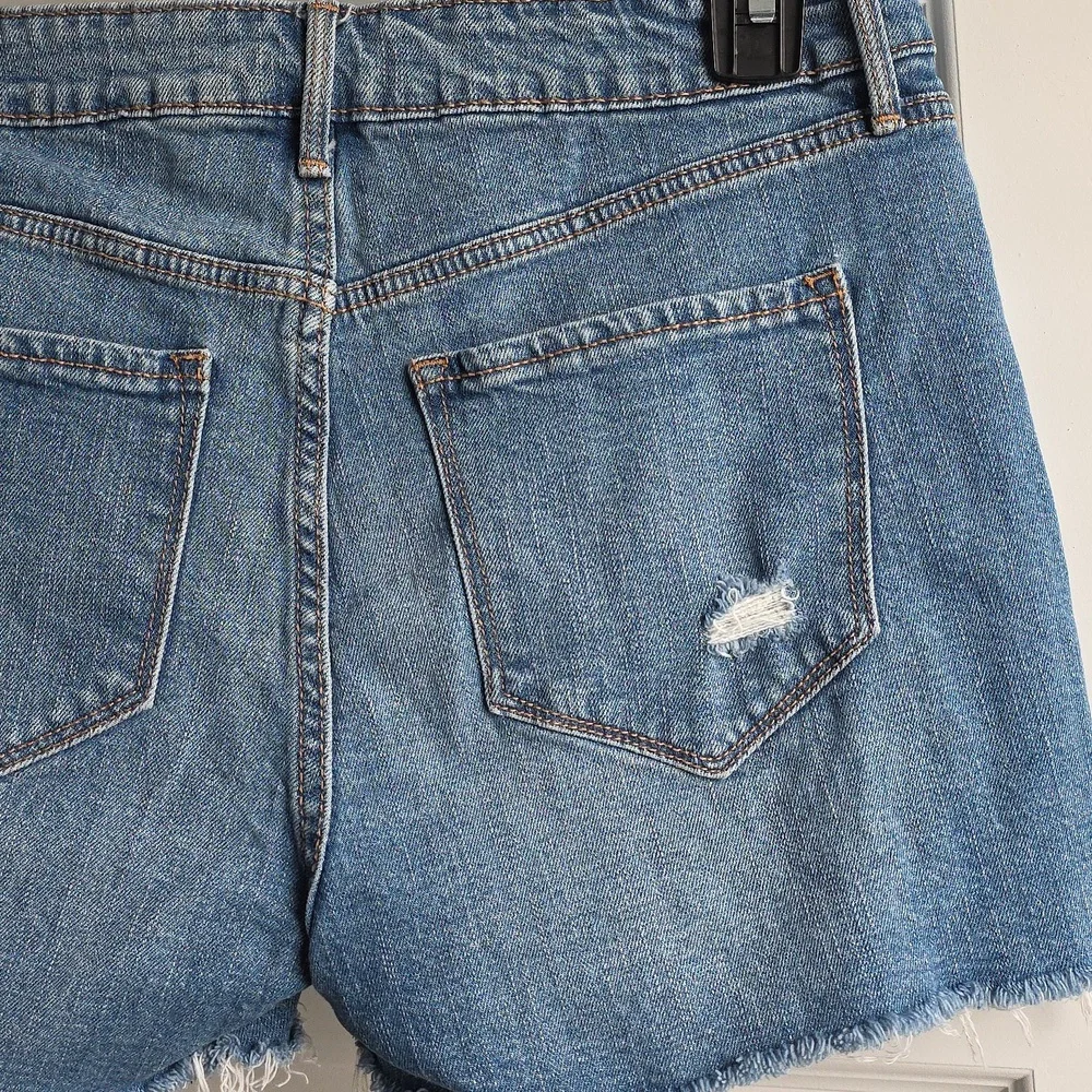 Old Navy Light Blue High Rise Distressed Jean Shorts Size 6 G142